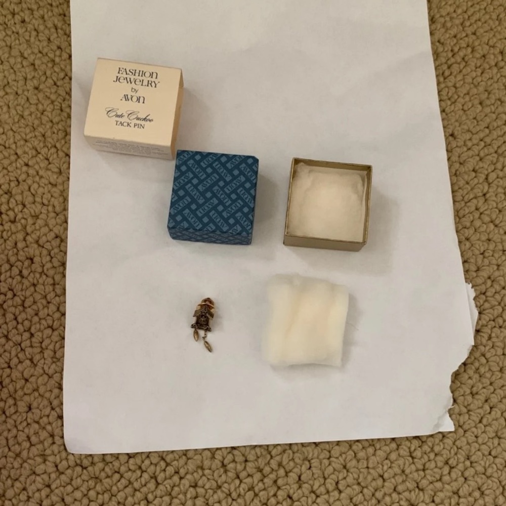 Avon Pin - Picture 2 of 4